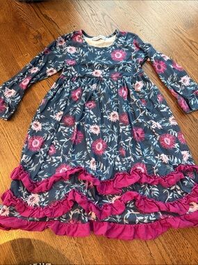 Adorable sweetness super soft blue floral ruffle bottom and sleeve dress sz 10